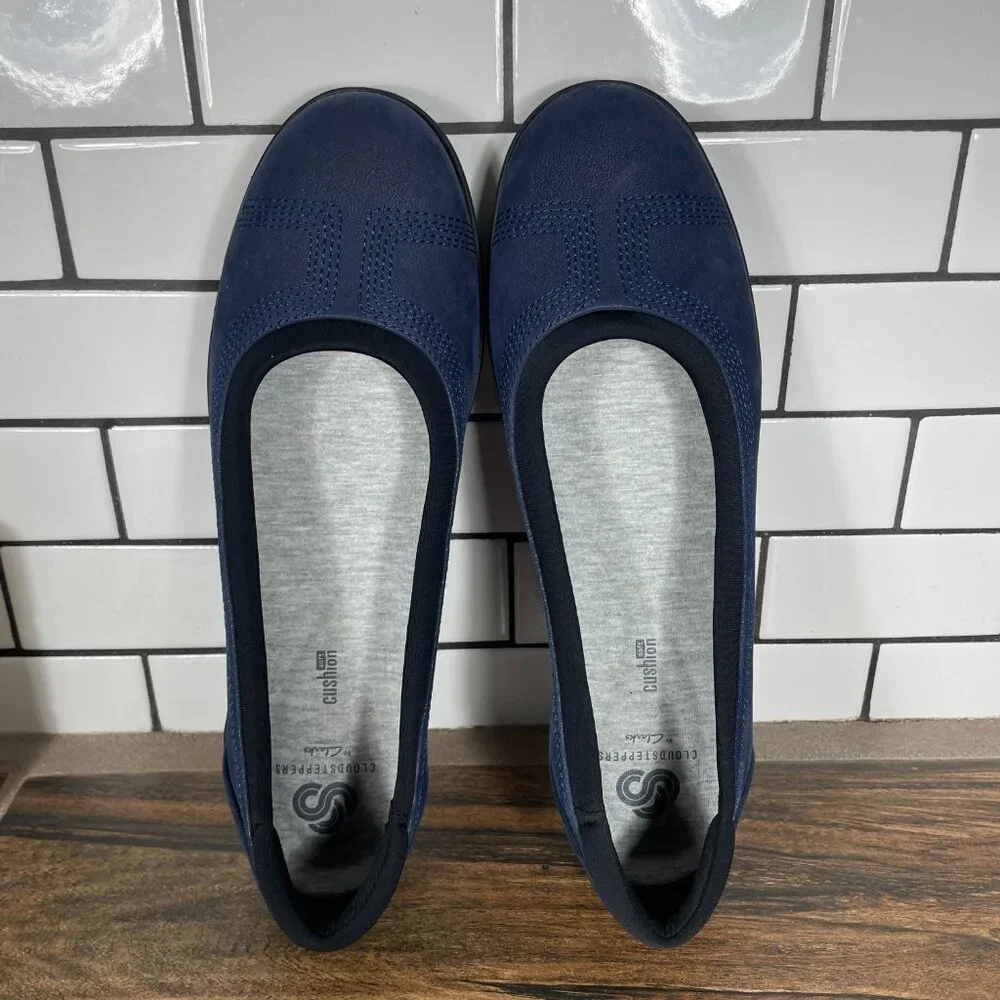 Clarks Ayla Low Shoes Womens Size 9 Navy Cloudsteppers Casual Comfort Slip On